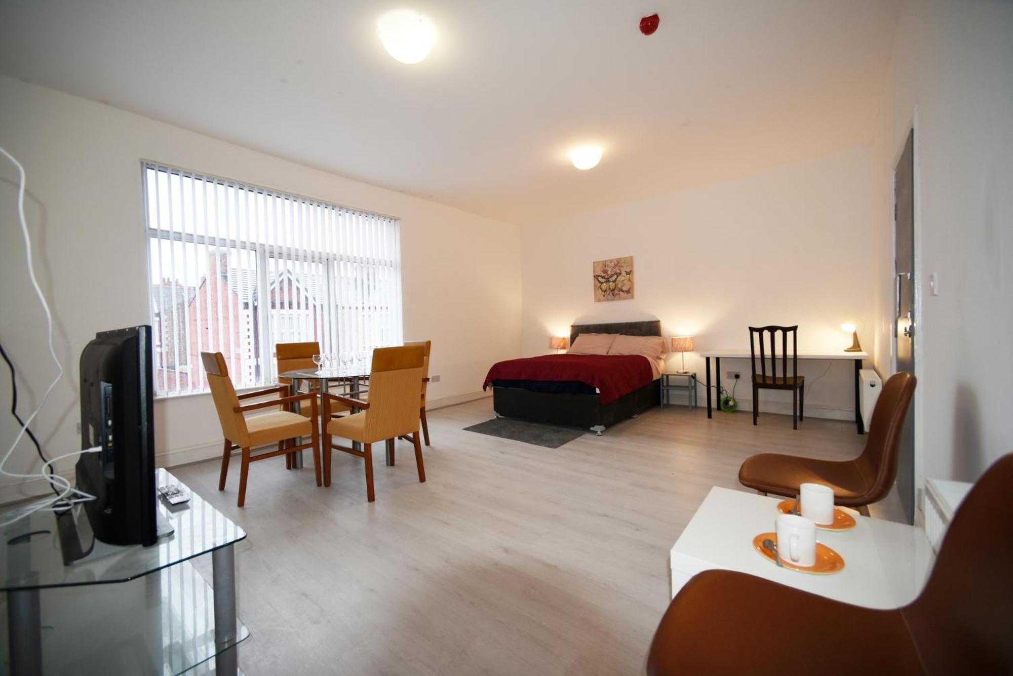 Cozy And Spacious 7-bed House Liverpool
